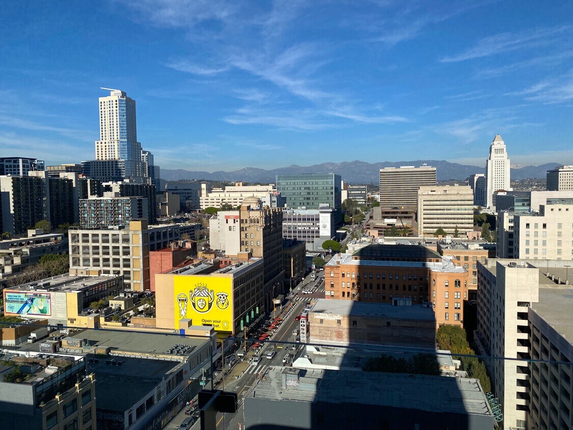Balcon View - 400 S Broadway