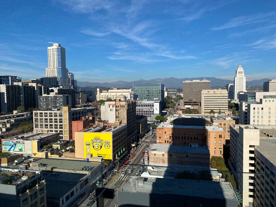 Balcon View - 400 S Broadway