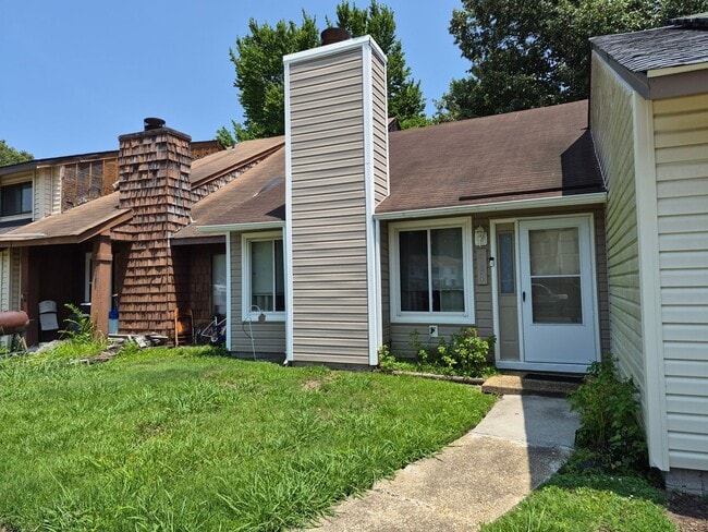 Building Photo - Indian Lakes