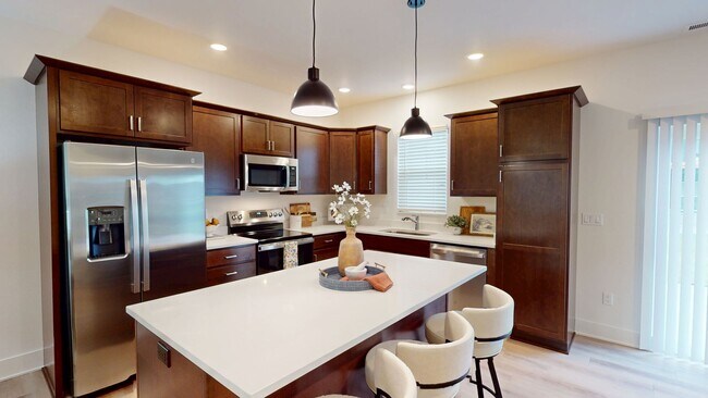 Foto del edificio - FIRST MONTH RENT FREE! Boone 3 Bedroom Townhome Available December 1st, 2025!