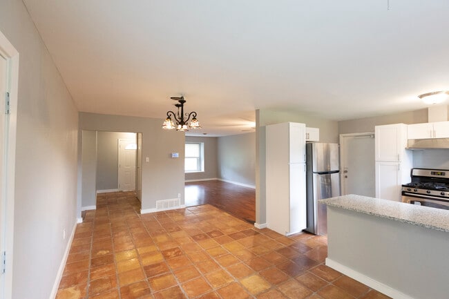 Dining Room - 3015 Bluefield St