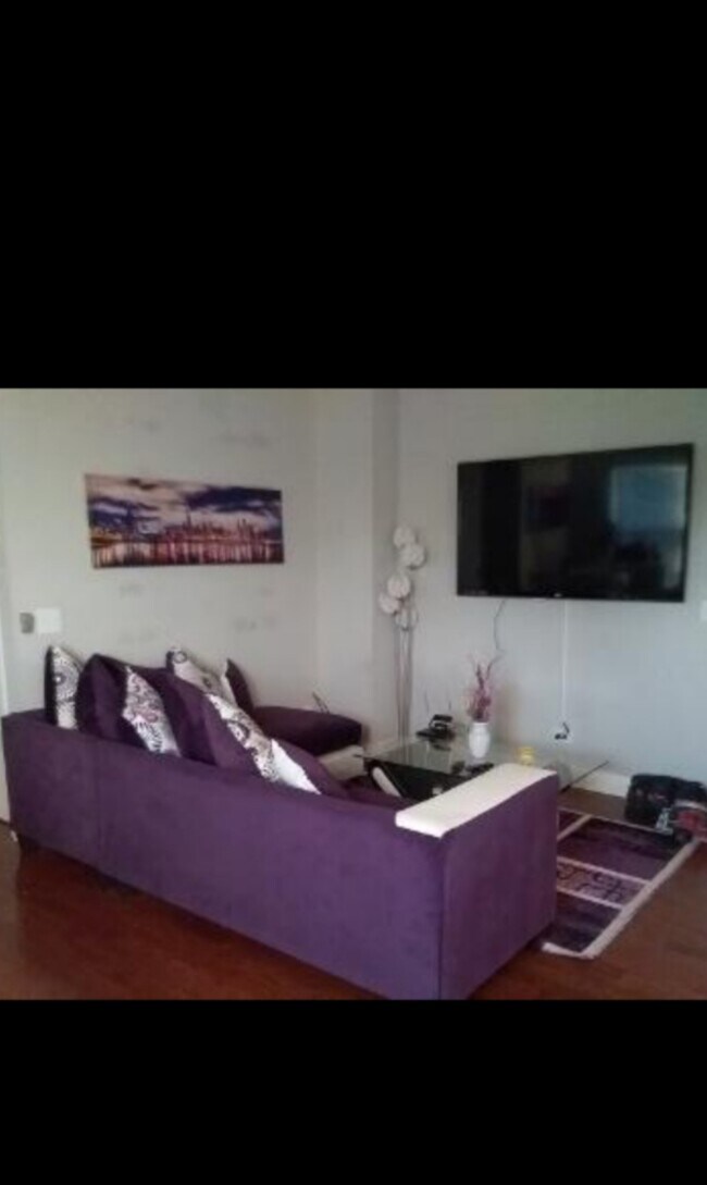 Living room - 2319 E 70th Pl