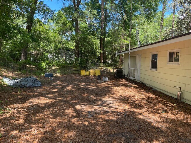 Building Photo - 3612 Shoreline Dr