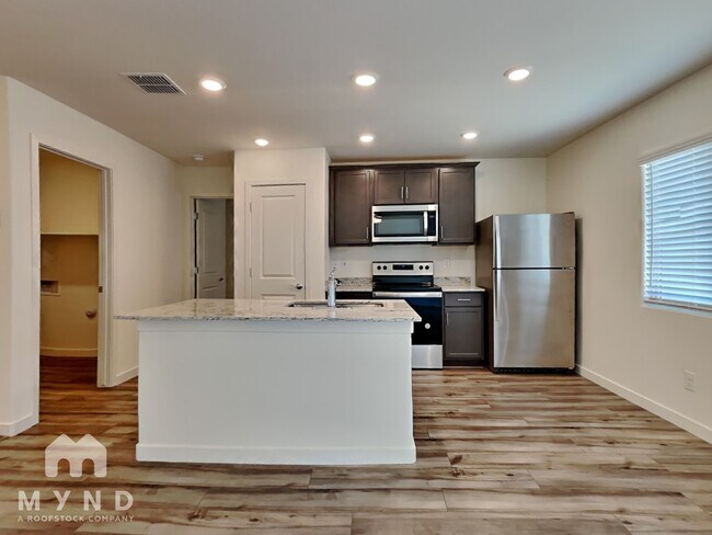 Foto del edificio - 1131 W 20th St