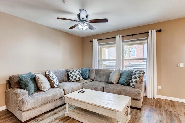 Foto del edificio - Furnished large and modern condo