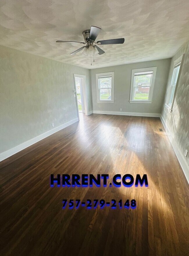 Foto del edificio - Newly Renovated 4 Bedroom 2 Bathroom 2 Story Home located in the Fairmount Park area of Norfolk!