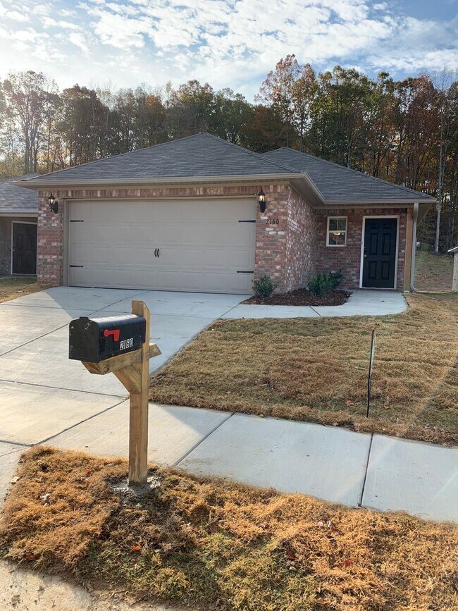 Building Photo - Quiet Three Bedroom | Two Bathroom Home in Kilpatrick Landing!