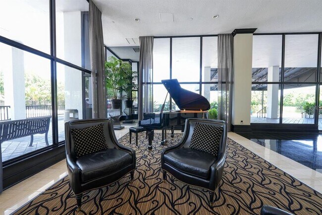 Foto del edificio - 400 E Colonial Dr