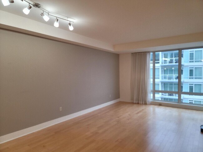 Building Photo - 1 Bedroom Harborside Condo