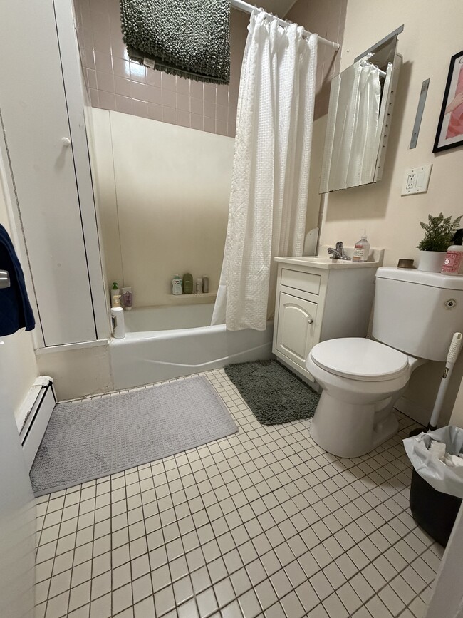 Building Photo - 68 Winchester St