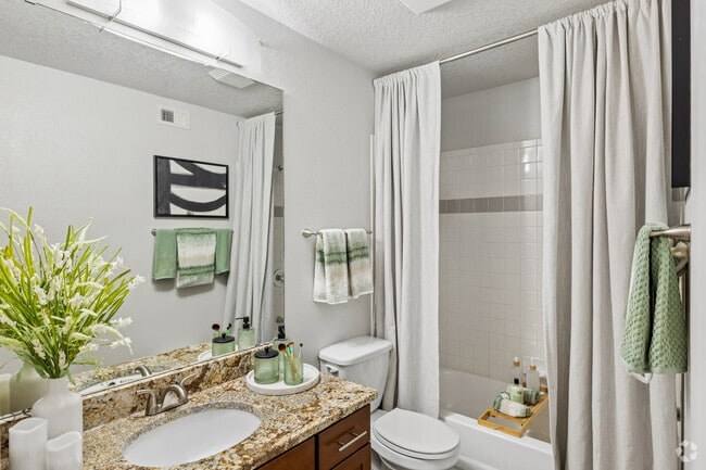 1BR, 1BA - 800SF - Bathroom - Vue at 1400