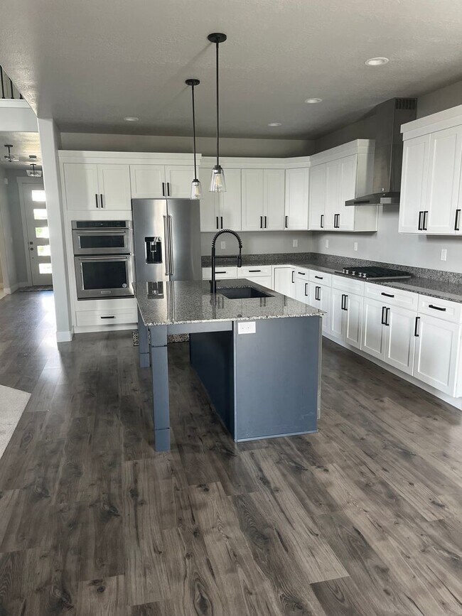 Foto del edificio - Three Bed, Two and Half Bath Home in Eagle...