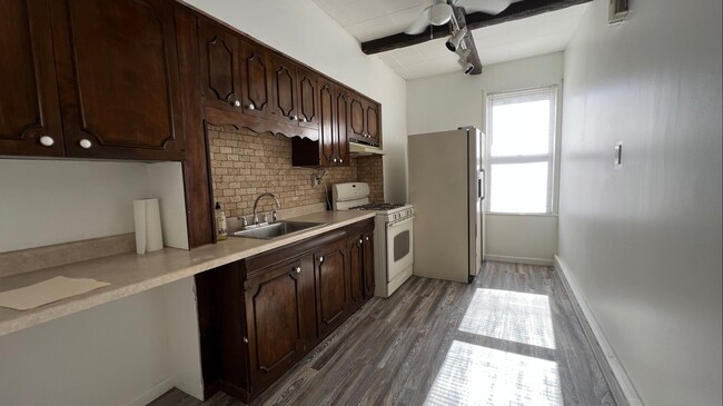 Building Photo - 350 Pelton Ave
