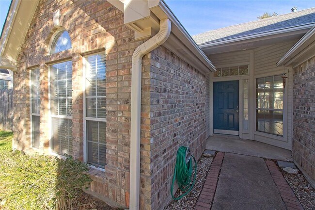 Building Photo - 215 Rio Vista Dr