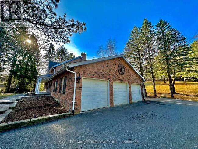 Building Photo - 8 Blue Grass Dr