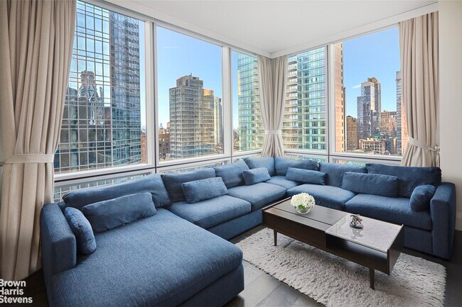 Building Photo - Furnished Sunny Luxury Living 1bd/1.5ba