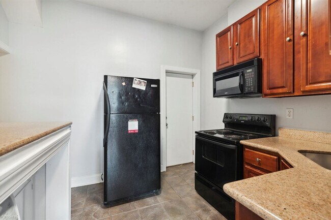 Foto del edificio - 3 br, 1 bath Triplex - 1729 W MONTGOMERY A...
