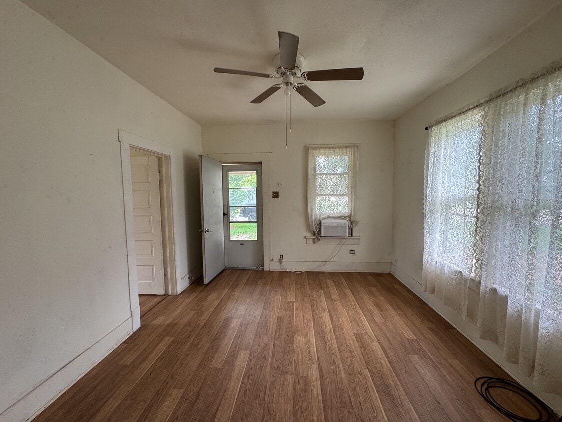 Living Room - 510 N Stratton St