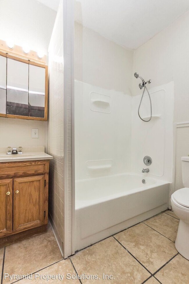 Foto del edificio - 3 br, 1 bath House - 1724 E 14th St