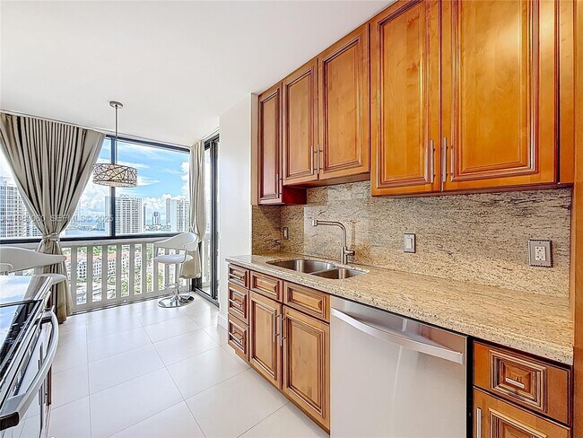 Foto del edificio - 1000 W Island Blvd