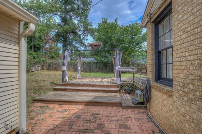 Foto del edificio - 316 Elmwood Cir