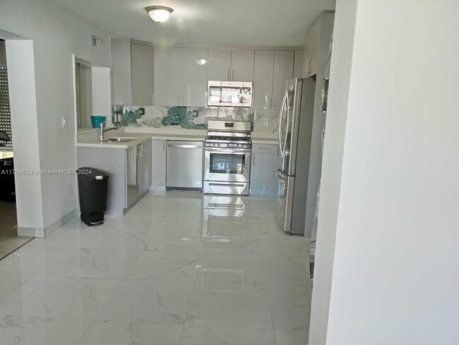 Foto del edificio - 3 bedroom in Hollywood FL 33020