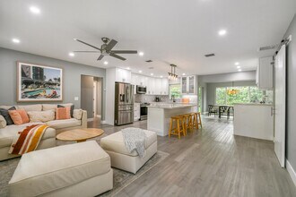 Building Photo - 400 Tequesta Dr