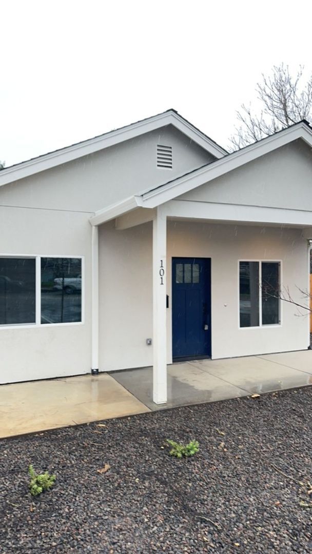 Building Photo - 101 E Lindo Ave