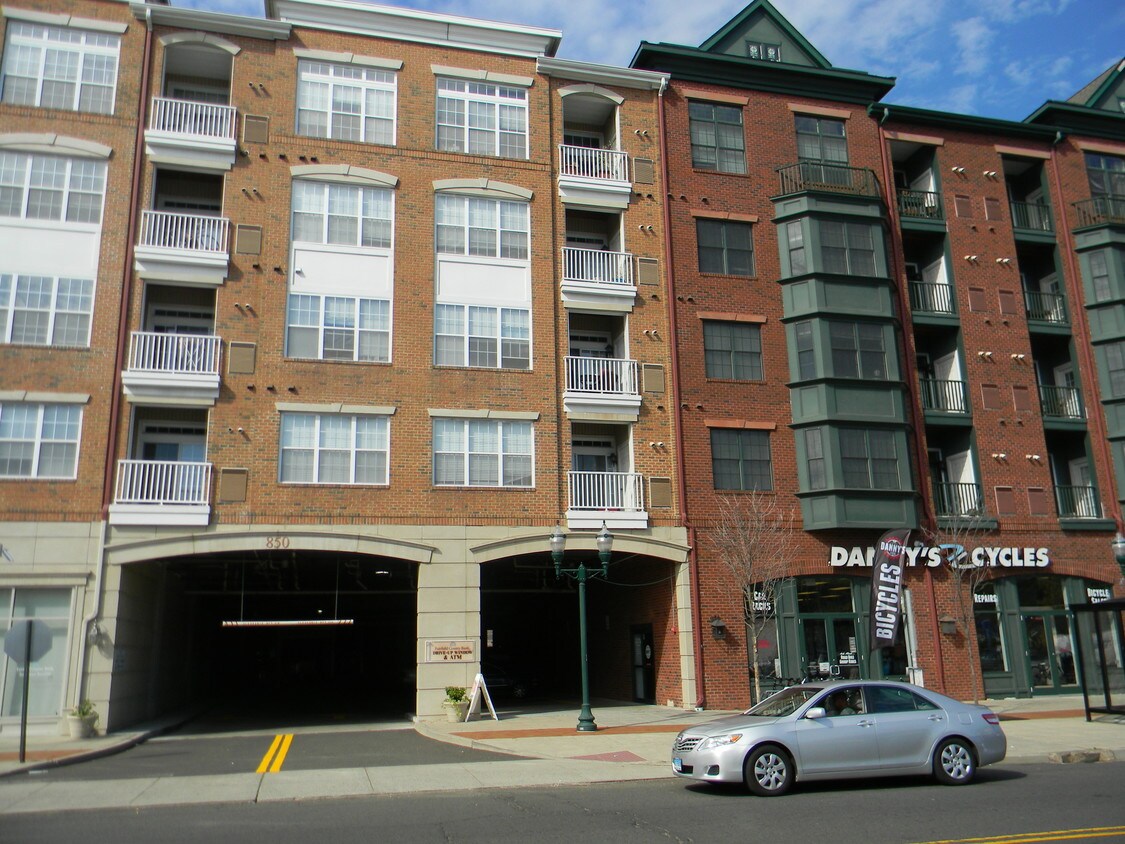 850 E Main St, Stamford, CT 06902 Apartments in Stamford, CT