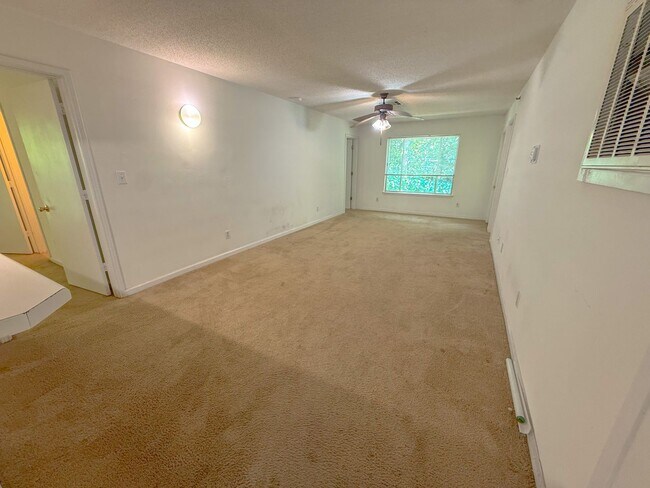 Building Photo - Top floor 4 bed 4 bath condo! On Wolfline, perfect for roommates!