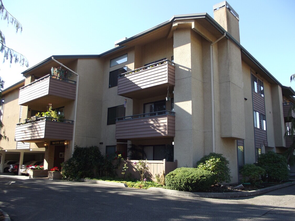 Primary Photo - 706 NW 185th St
