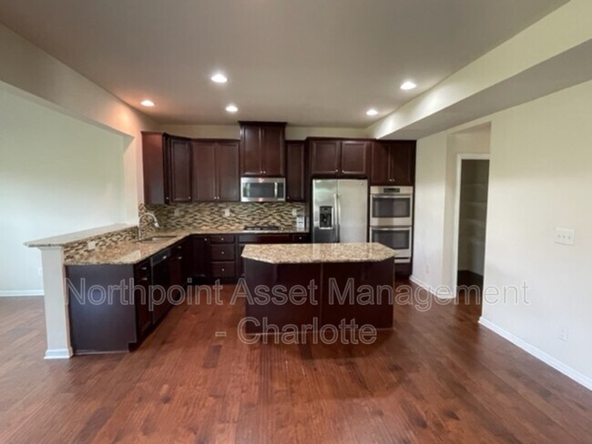 Foto del edificio - 10010 Violet Cannon Dr NW