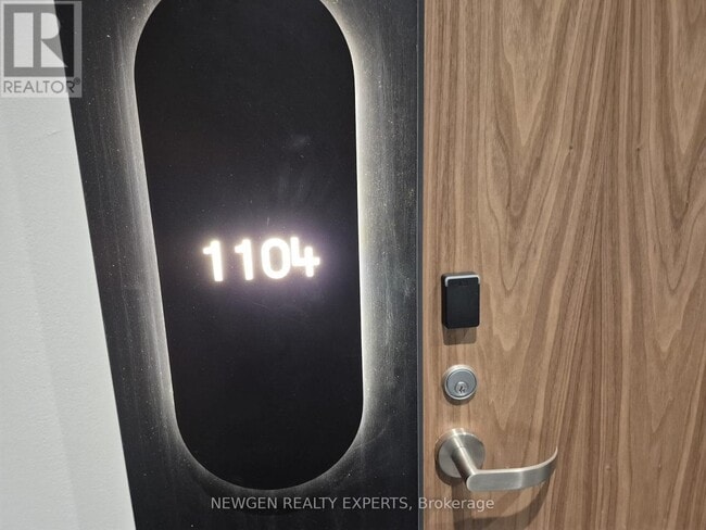 Building Photo - 25 Wellington St S