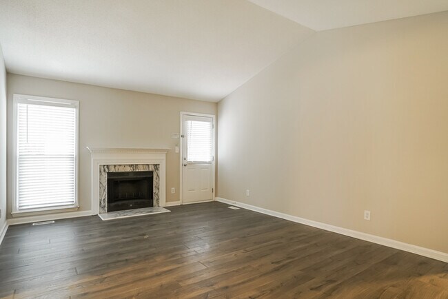 Building Photo - 100 Princess Cres