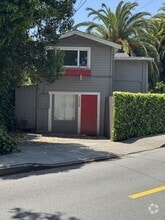 Building Photo - 226 Sycamore Ave