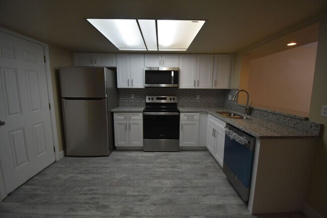 Foto del edificio - 2Bdrm 1.5Bath -- Townhome near UCF and Wat...