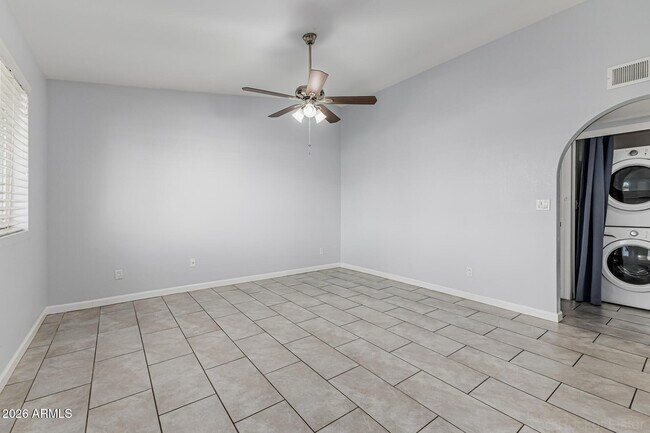 Foto del edificio - 1005 W Laguna Dr