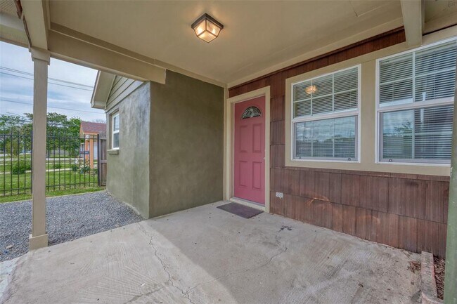 Building Photo - 3505 Mt Pleasant St