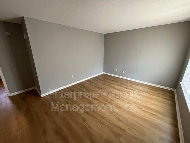 Foto del edificio - 2452 Chattering Ln