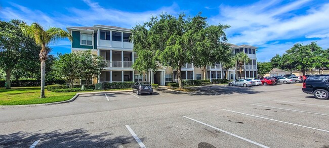 Building Photo - 2-Bedroom Condo for Rent – Amenities and P...