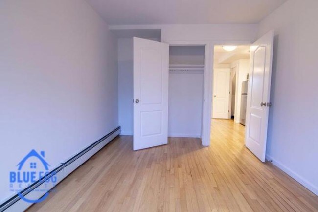 Building Photo - 3 bedroom in BELLEROSE NY 11426