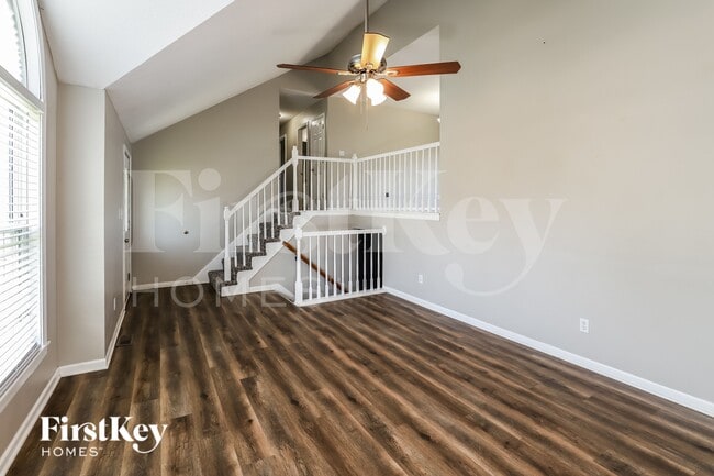 Building Photo - 904 E Madelyn Dr