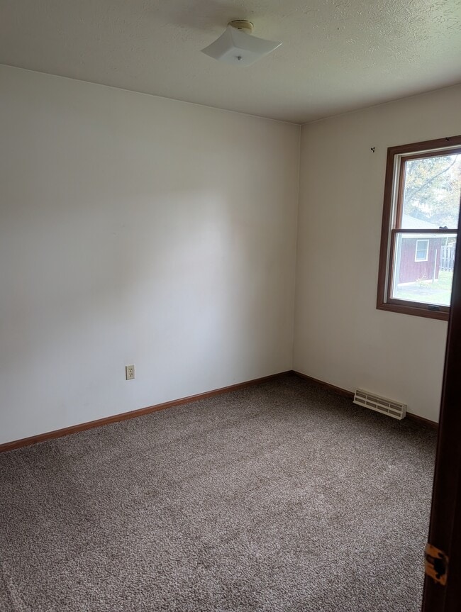 Building Photo - Third St Duplex