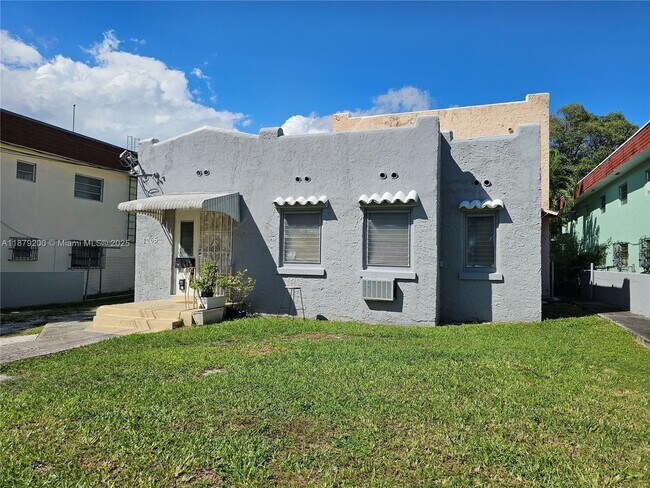Building Photo - 1265 SW 4th St
