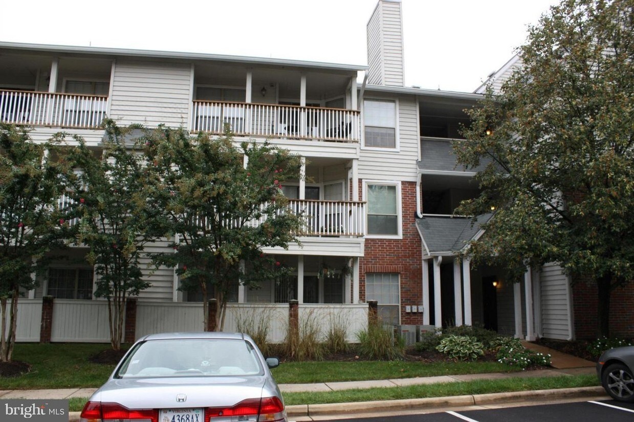 3922 Penderview Dr, Fairfax, VA 22033 Condo for Rent in Fairfax, VA