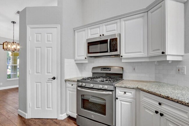 Building Photo - 1097 Egret Cir N