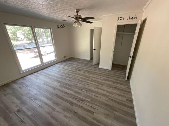 Foto del edificio - 8243 Creekridge Cir