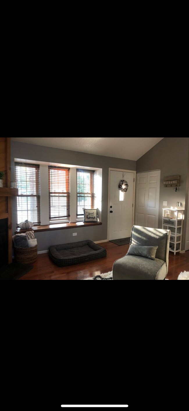 Foto del edificio - 473 Rolling Hills Dr