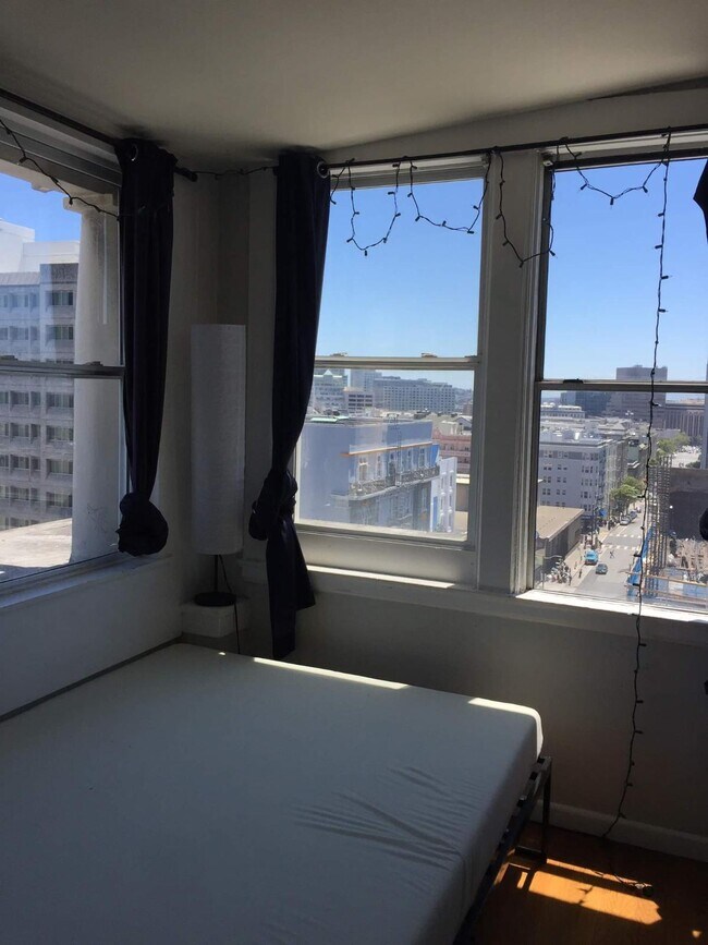 Foto del edificio - 815 O'Farrell St