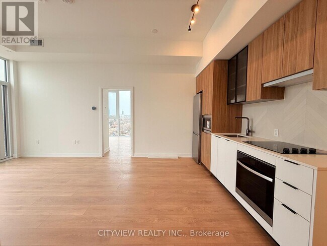 Building Photo - 1037 The Queensway